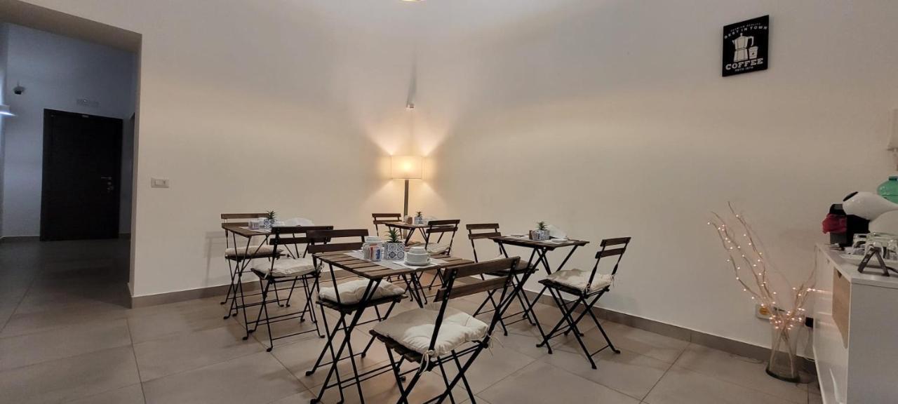 Ruma Guesthouse เนเปิลส์ ภายนอก รูปภาพ